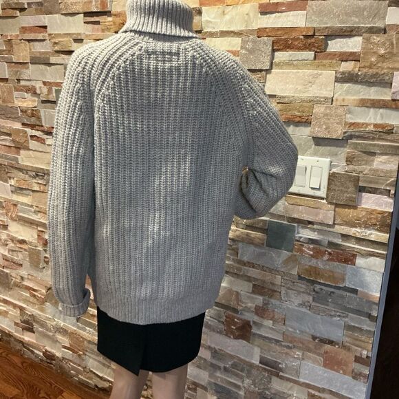 ALLSAINTS Cozy Gray Turtleneck Sweater - Picture 4 of 7